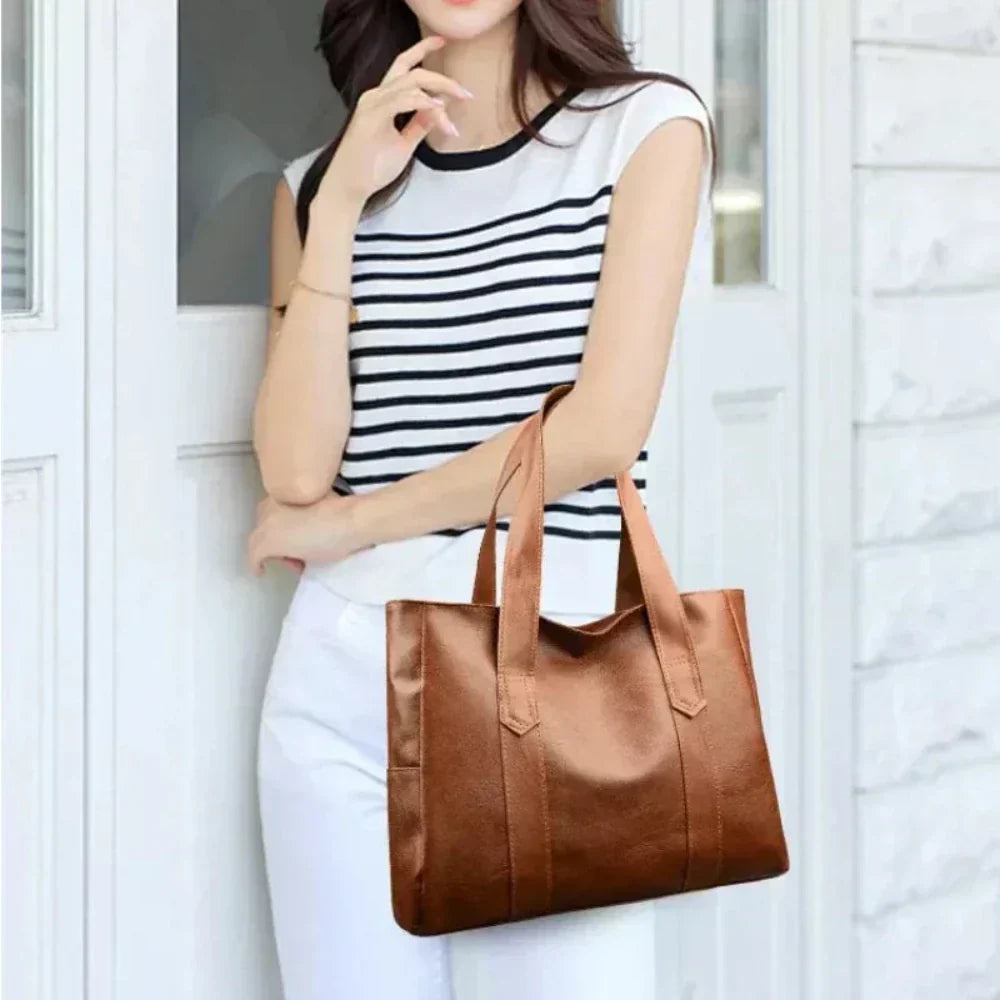 Sofia™ | Minimalist luxurious shoulder bag in a soft design.